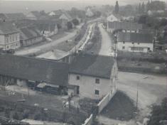 historický snímek - pohled z&nbsp;věže na&nbsp;ulici J. Švermy