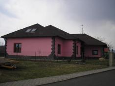 nově postavený dům čp.&nbsp;277 na&nbsp;sídlišti v&nbsp;ulici Polní